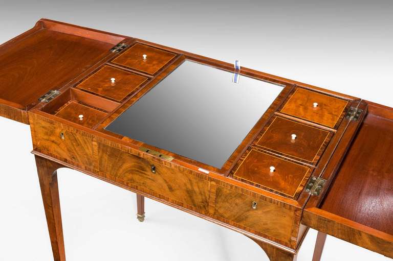 George III period Gentleman's Dressing Table In Good Condition In Peterborough, Northamptonshire