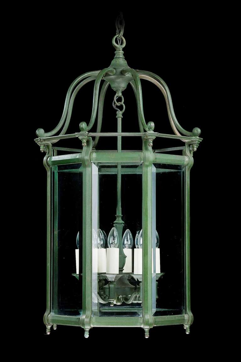 Fine and massive patinated bronze lantern, eight central lights within bevel glass outer casing. Original dark green/brown patination, extremely good quality and in original state.

RR.