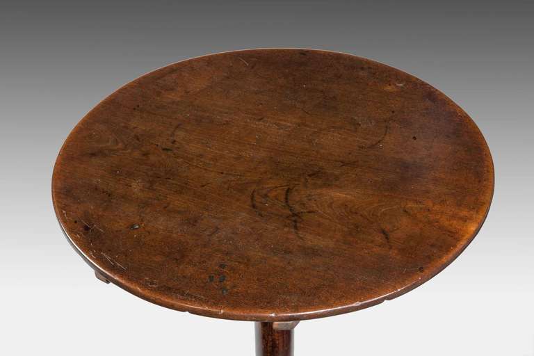 Mahagoni-Dreibein-Tisch aus der George-III-Periode (George III.)