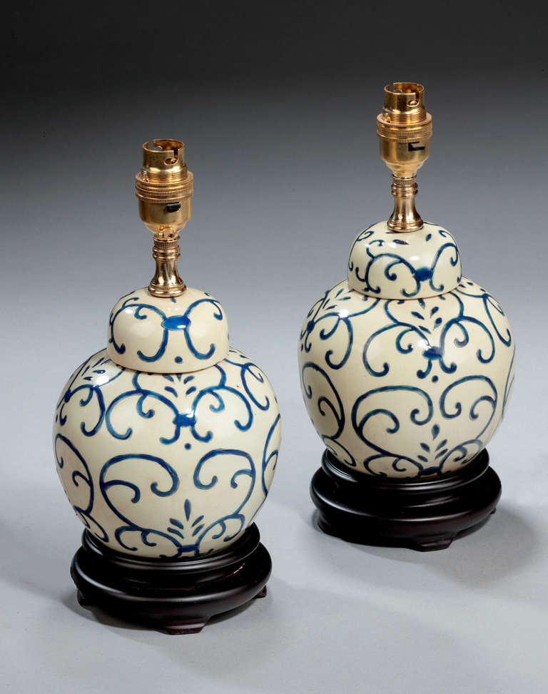 Pair of ginger jar lamps. Modern.

RR.