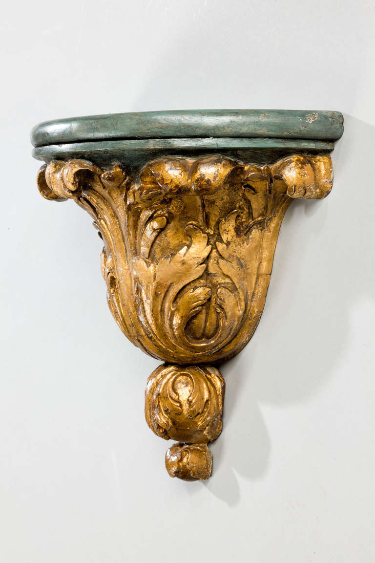 18th Century and Earlier Pair of Gilded and Parcel Gilded Brackets For Sale