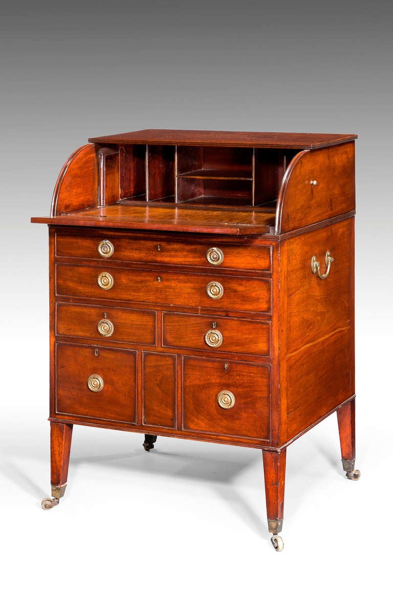 Late 18th Century Mahogany Cylinder Bureau In Good Condition For Sale In Peterborough, Northamptonshire