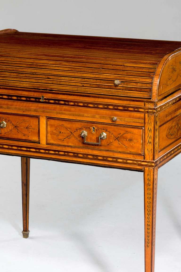 Metamorpher Tambour-Schreibtisch aus Satinholz der George-III-Periode (George III.)