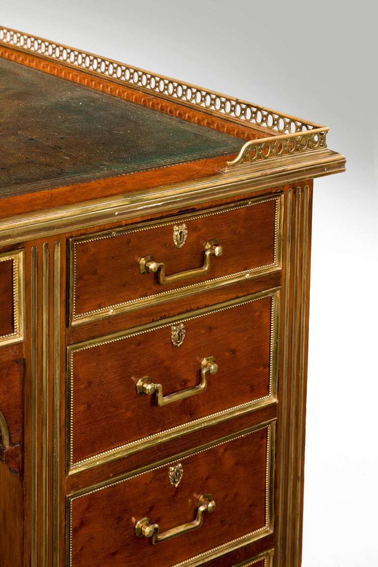 19th Century Gillows Pedestal Desk For Sale 1