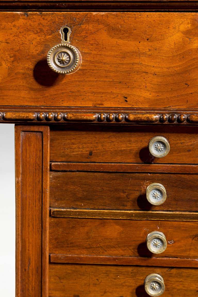 Late 19th Century Walnut Pedestal Desk In Good Condition In Peterborough, Northamptonshire