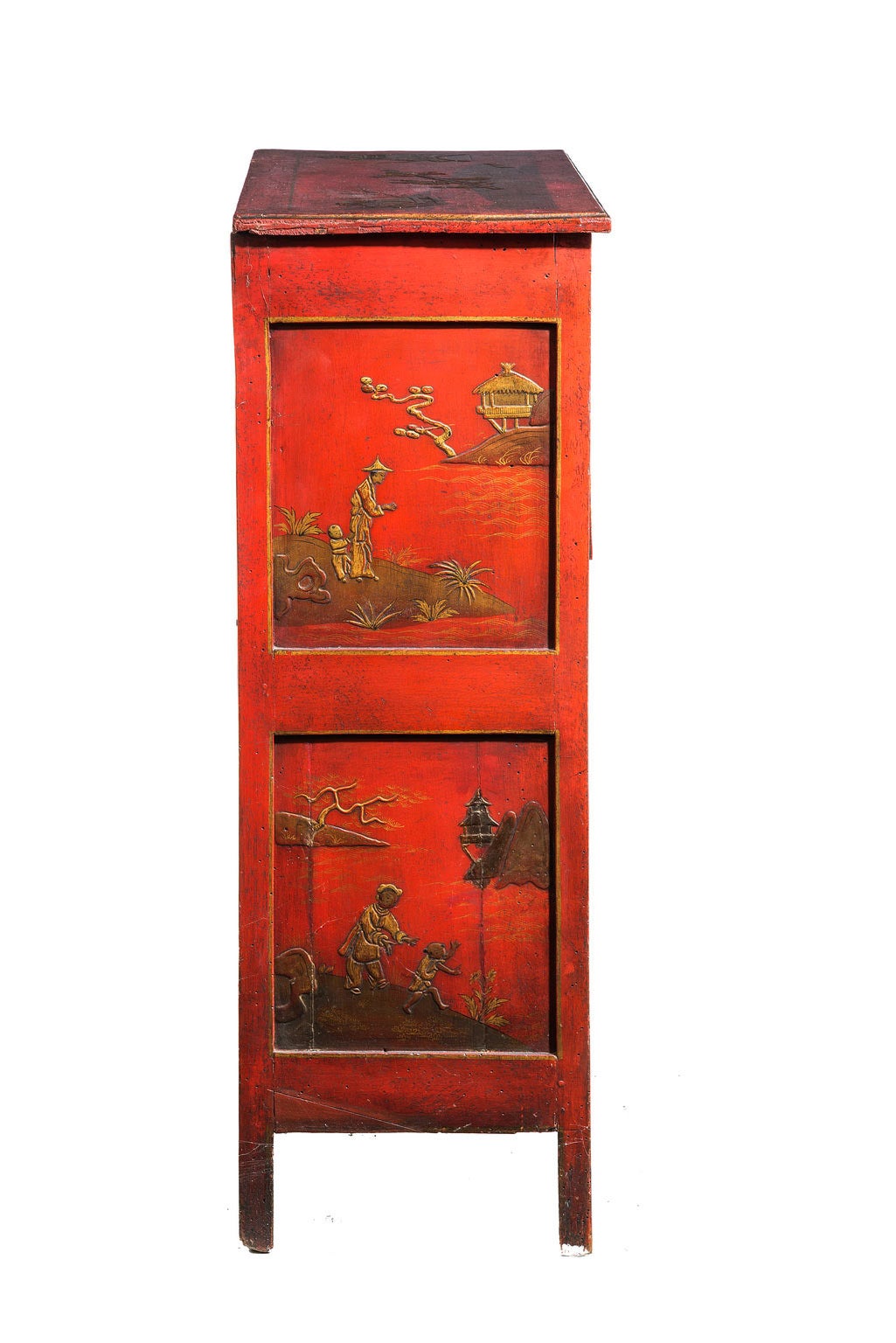 Mid-18th Century Red Lacquered Chest 1