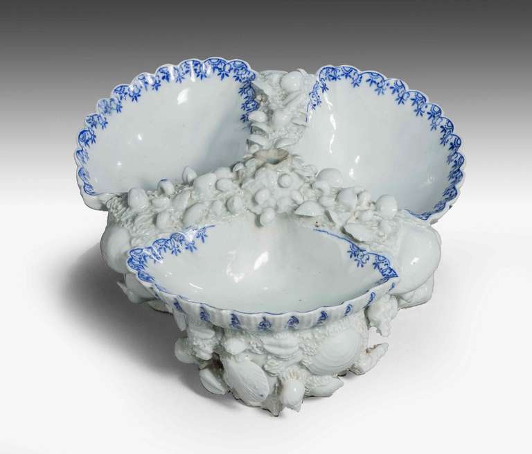 18th Century Blue and White Shell Dish In Good Condition In Peterborough, Northamptonshire