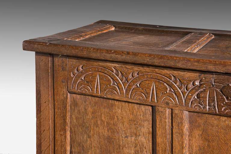 Early 18th Century Oak Three-Panel Coffer In Good Condition In Peterborough, Northamptonshire