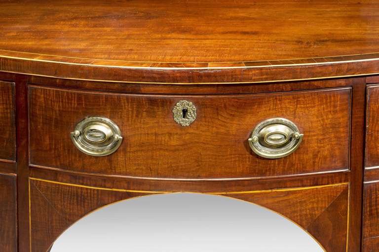 George III Period Serpentine Mahogany Sideboard In Excellent Condition In Peterborough, Northamptonshire