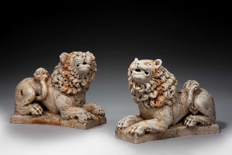 Pair of very well carved Italian lions. Couchon, mid-20th century.

