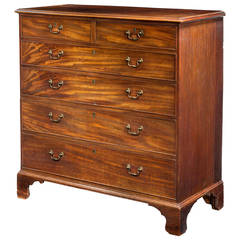 George III Period Mahogany Chest of Drawers with Contrasting Striations