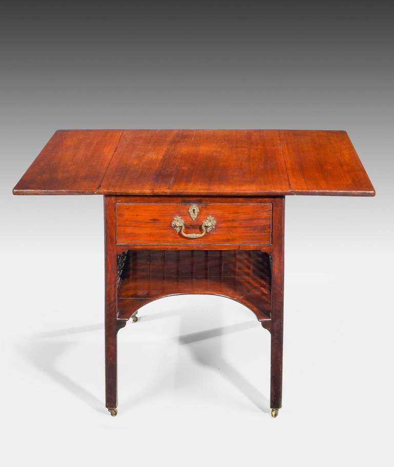 Chippendale Period Mahogany Pembroke Table In Excellent Condition For Sale In Peterborough, Northamptonshire