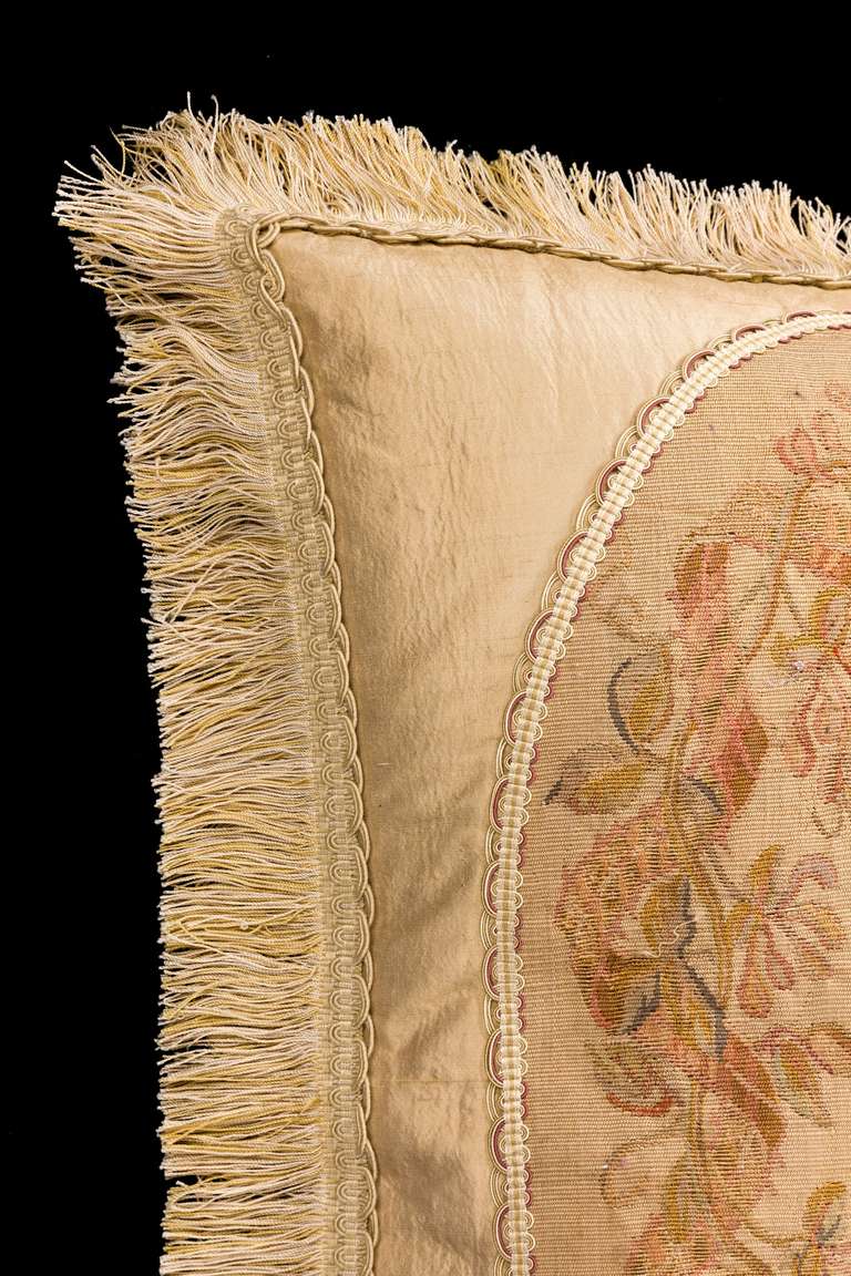 Cushion: Early 19th Century, Wool. Flowers on Champagne Background In Excellent Condition In Peterborough, Northamptonshire