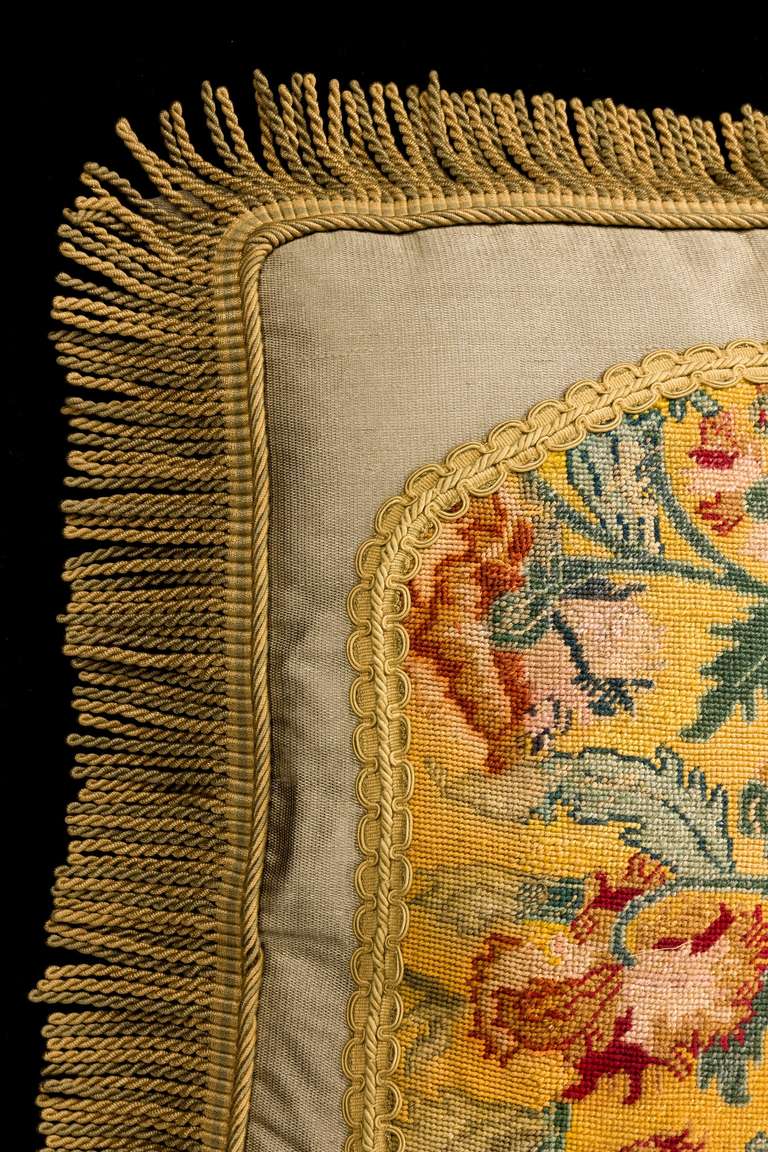 Cushion: 18th Century, Wool with Stylised Foliage In Excellent Condition In Peterborough, Northamptonshire