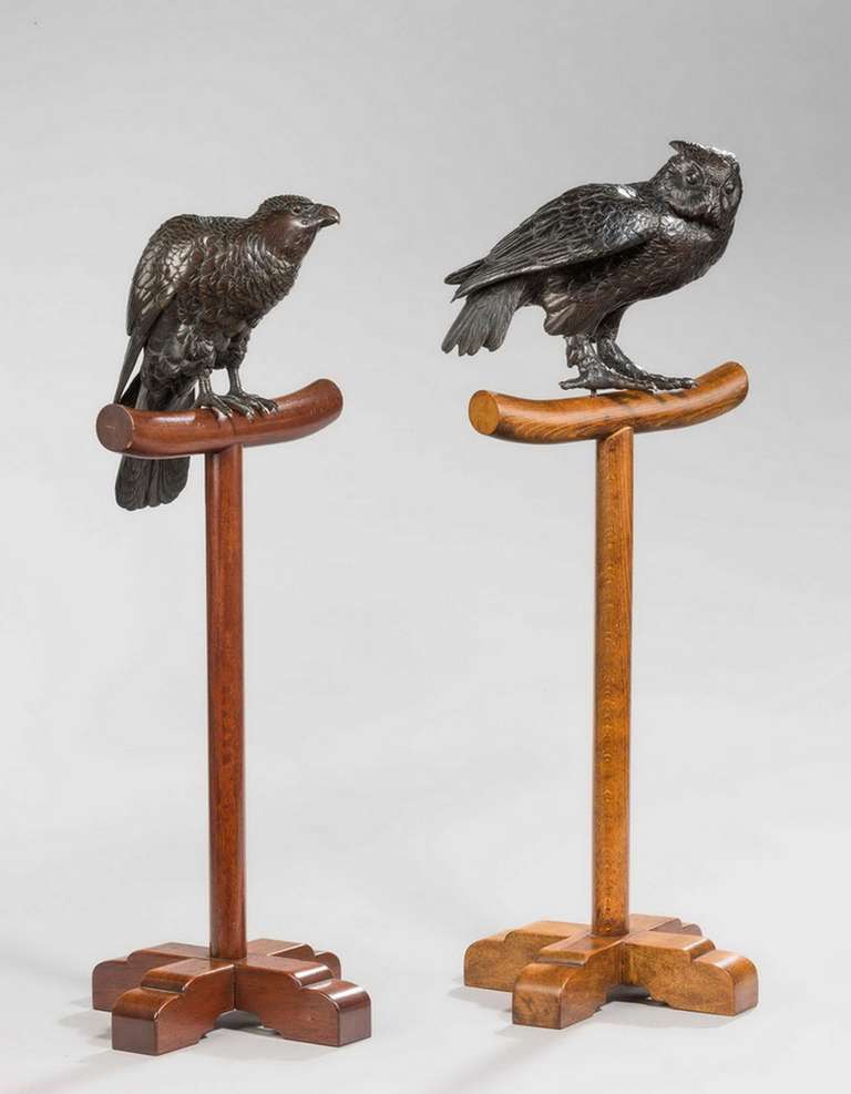 An extremely finely modelled pair of 19th century hawks, even dark brown patina retaining original finishes on contemporary wooden bases, Meiji period.

Provenance:
The Meiji period (明治時代 Meiji-jidai?), also known as the Meiji era, is a Japanese