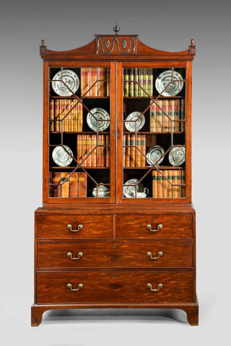 George III Period Mahogany Bookcase on Chest In Good Condition In Peterborough, Northamptonshire