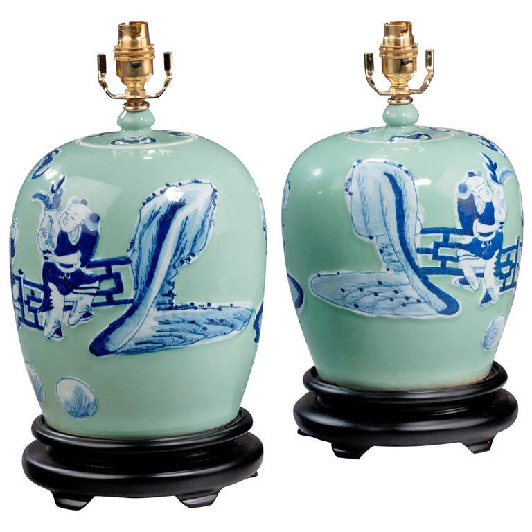 Pair of Oriental Ovoid Vase Lamps For Sale at 1stdibs