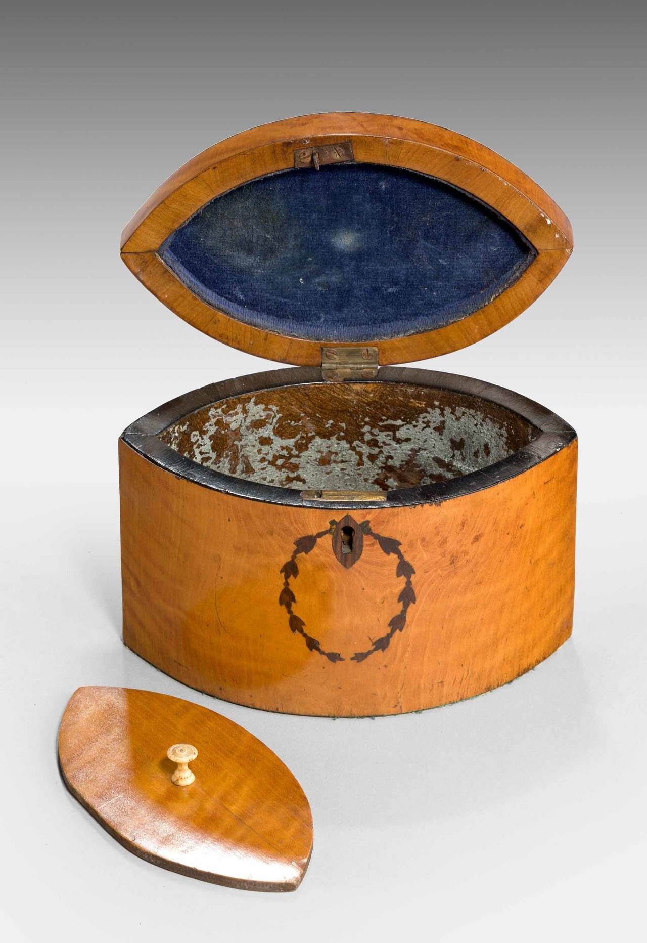 18th Century Satinwood Oval Tea Caddy In Excellent Condition In Peterborough, Northamptonshire