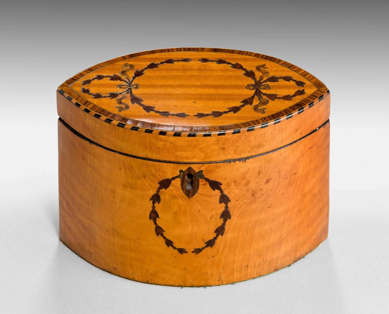 A fine 18th century inlaid Satinwood oval tea caddy with lid.

RR.