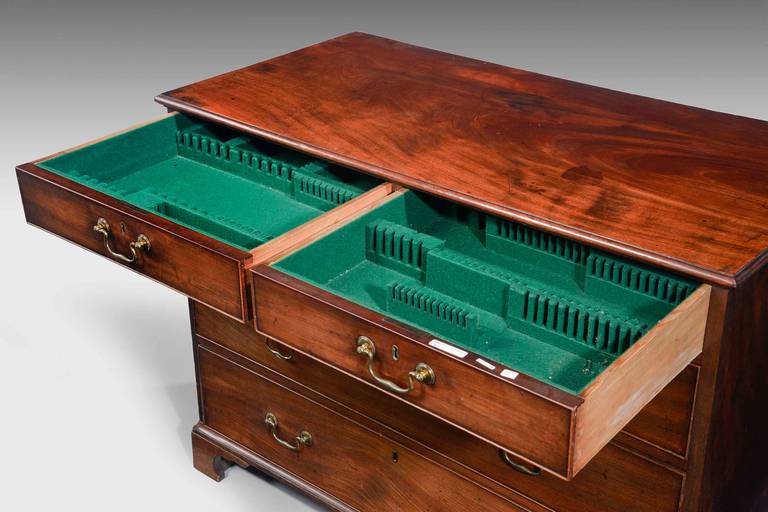 Late 18th Century Mahogany Chest of Drawers In Good Condition In Peterborough, Northamptonshire