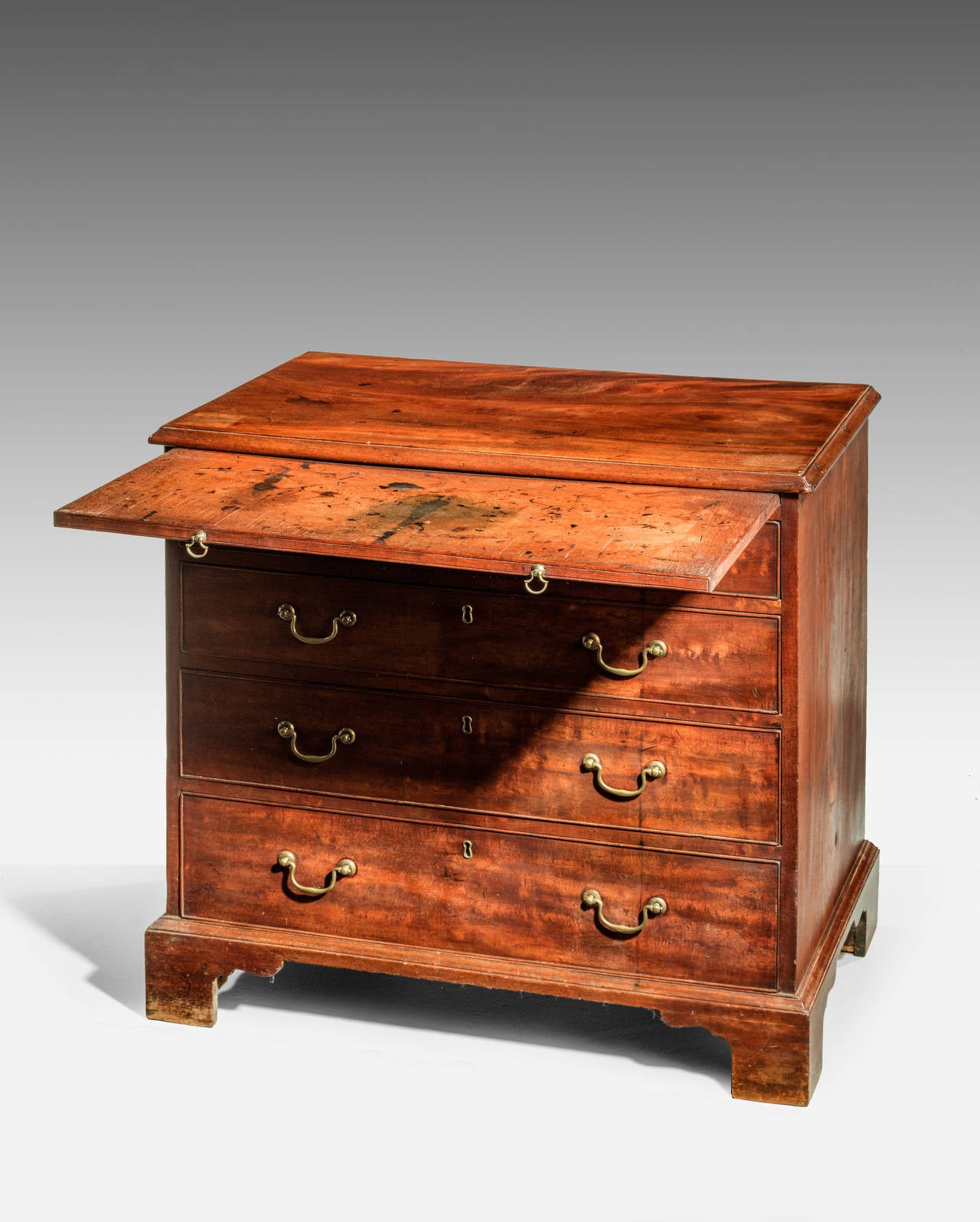 George III Period Chest of Drawers of Well Figured Mahogany In Excellent Condition In Peterborough, Northamptonshire