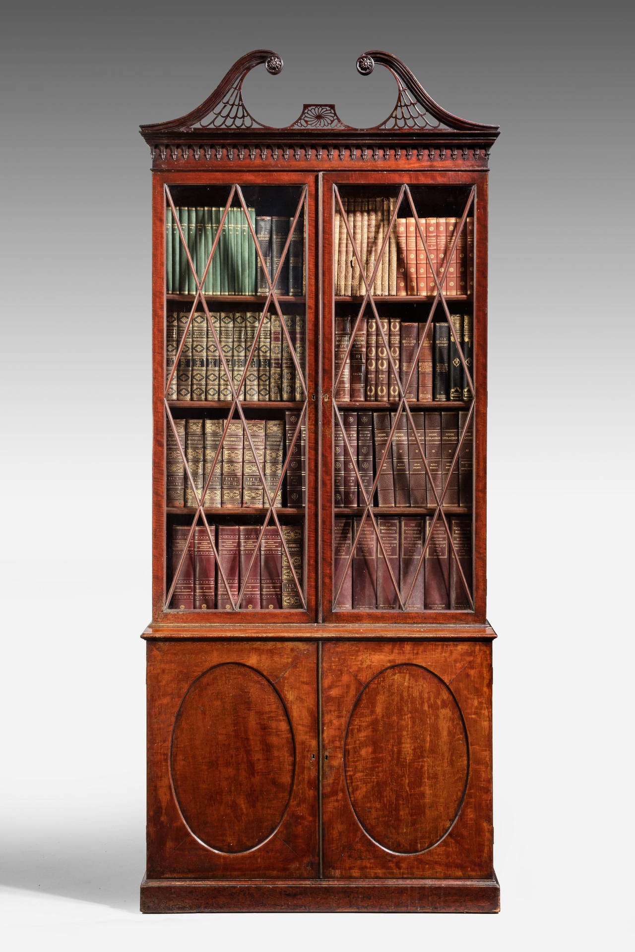 George III Period Mahogany Bookcase of Exceptional Quality In Good Condition For Sale In Peterborough, Northamptonshire