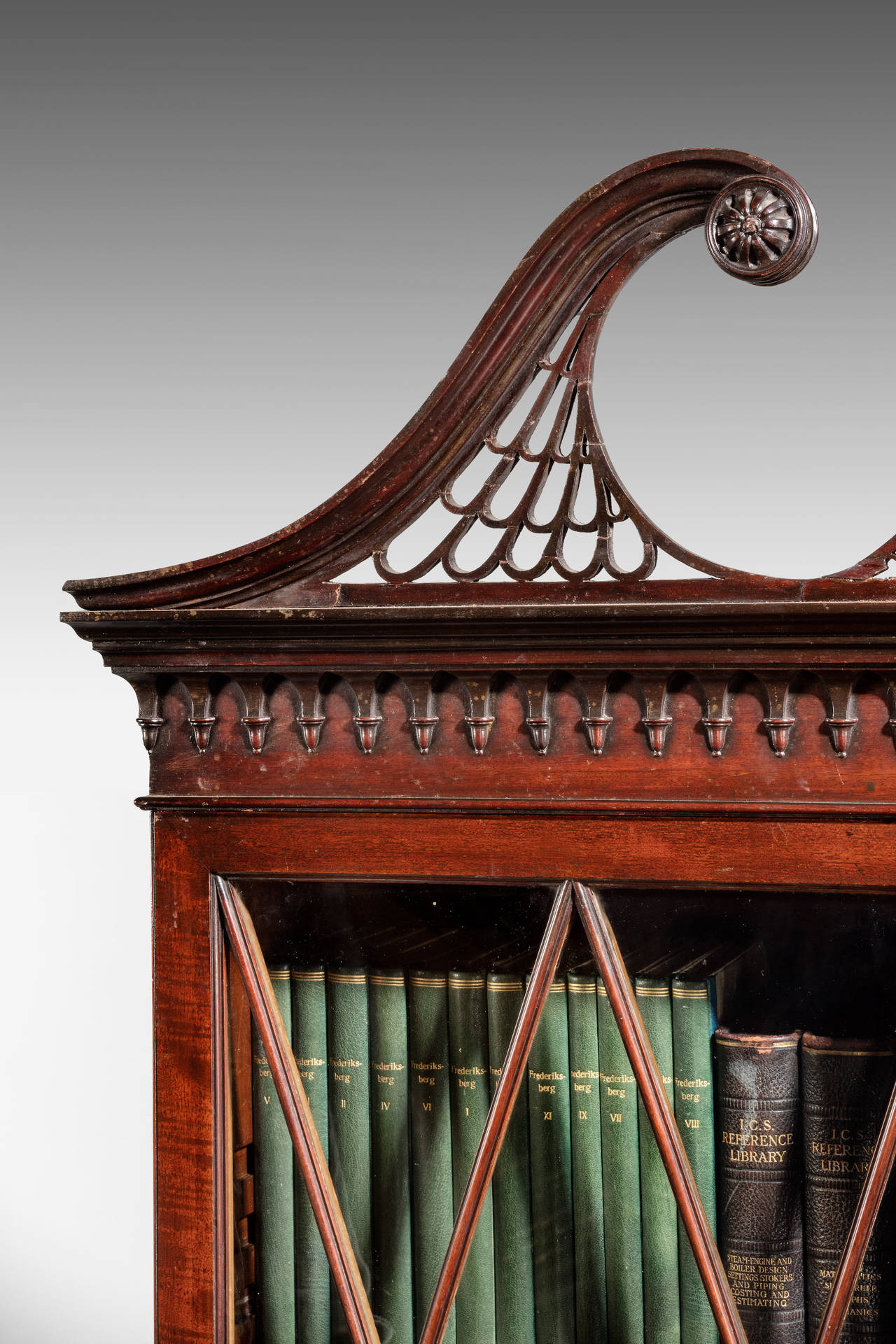 George III Period Mahogany Bookcase of Exceptional Quality For Sale 3