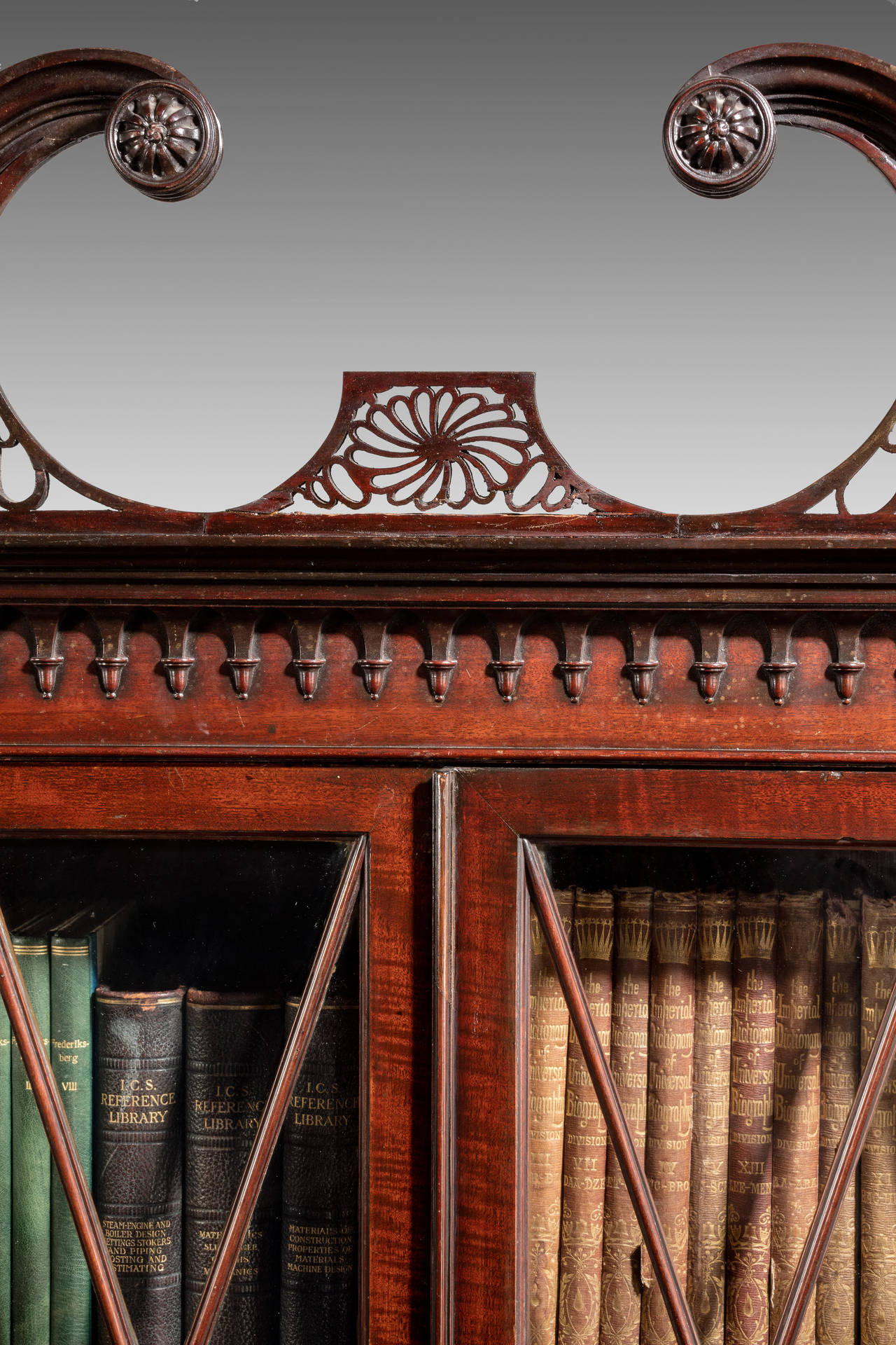 George III Period Mahogany Bookcase of Exceptional Quality For Sale 4