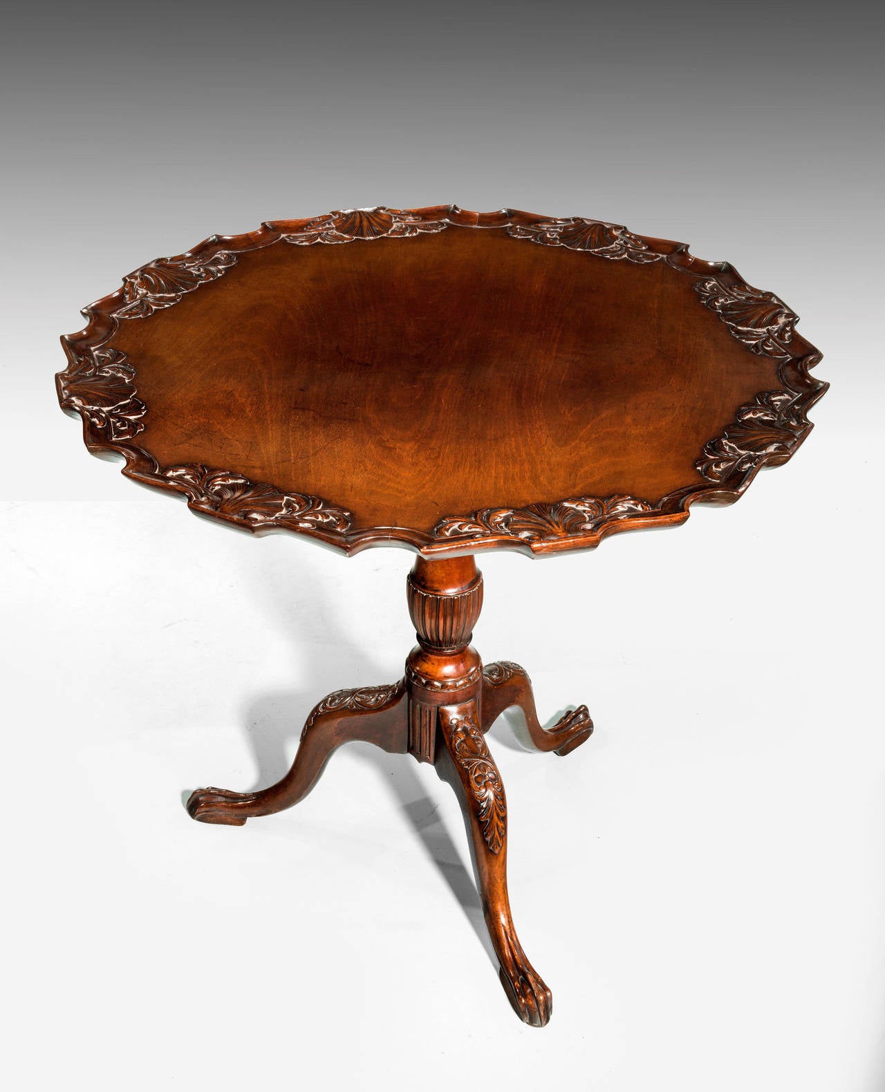 Chippendale Design Mahogany Dish Top Table In Good Condition For Sale In Peterborough, Northamptonshire