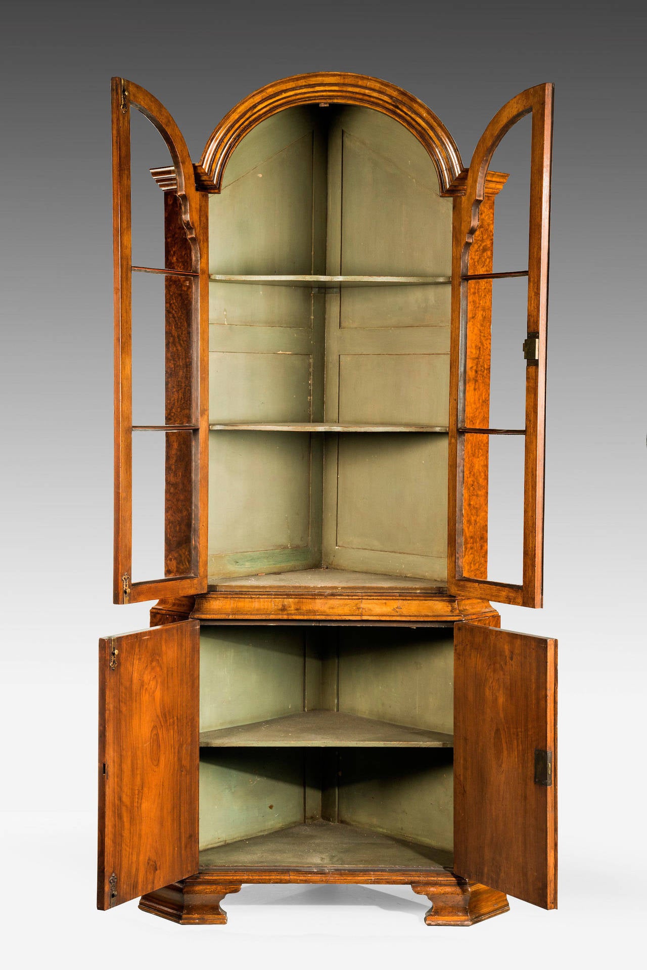 An Early 20th Century Walnut Cupboard of Queen Anne Design In Good Condition For Sale In Peterborough, Northamptonshire