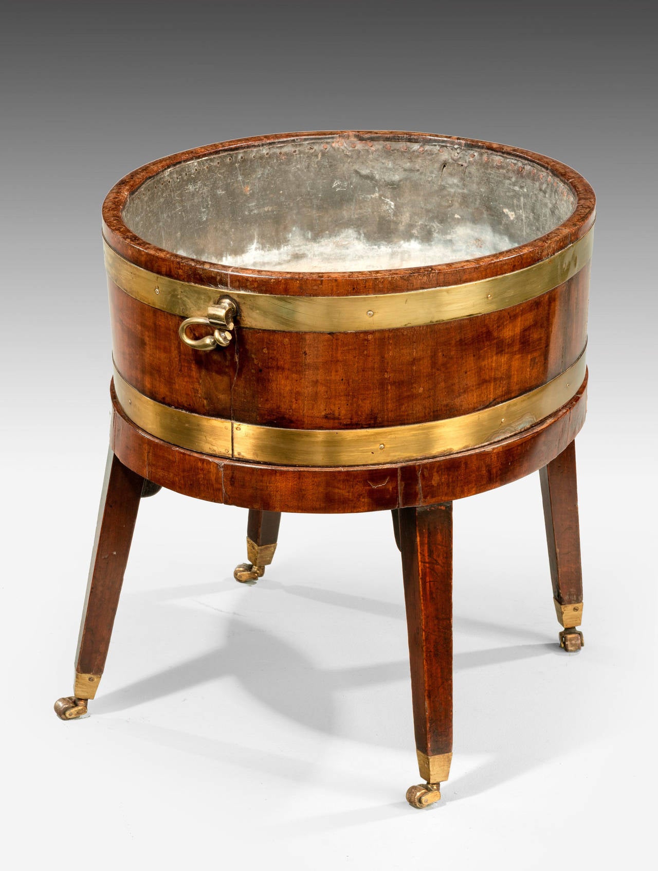 Late 19th Century Oval Mahogany Wine Cooler In Good Condition In Peterborough, Northamptonshire