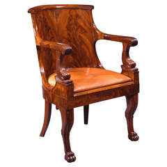 Antique Empire Mahogany Fauteuil de Cabinet en Gondole