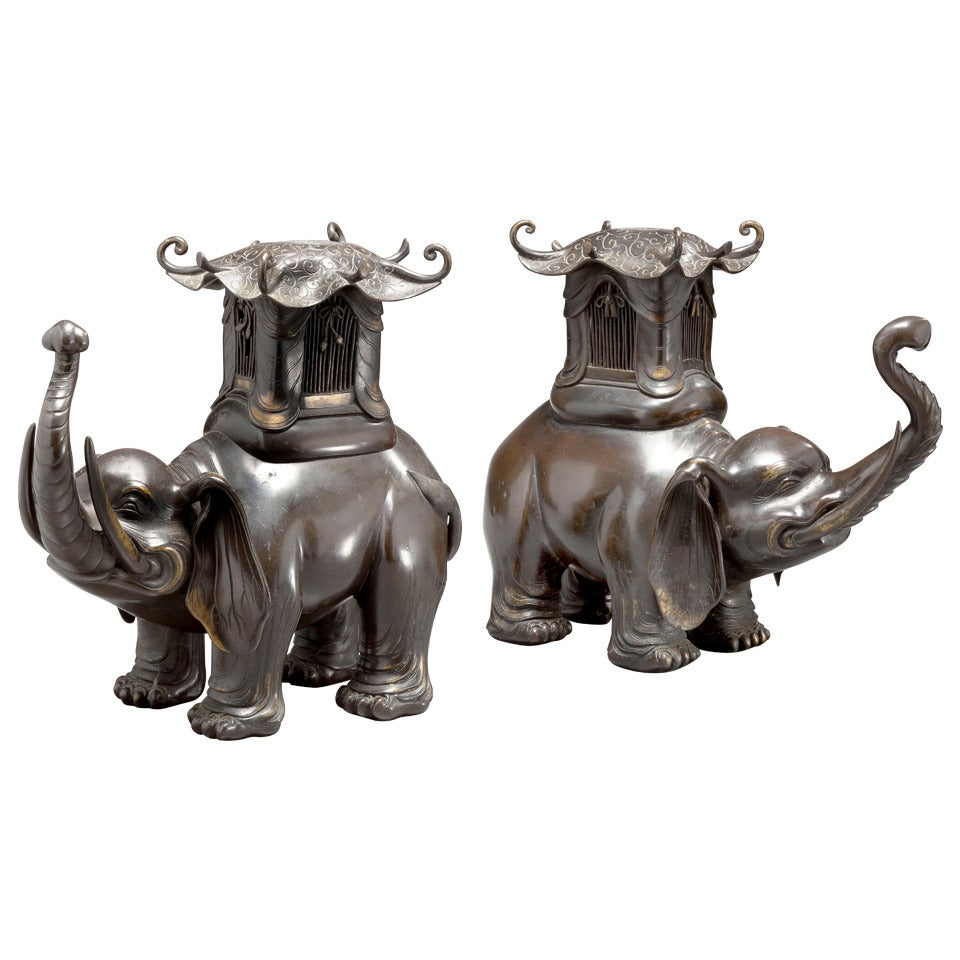 Companion Pair of Japanese Bronze Lamps For Sale
