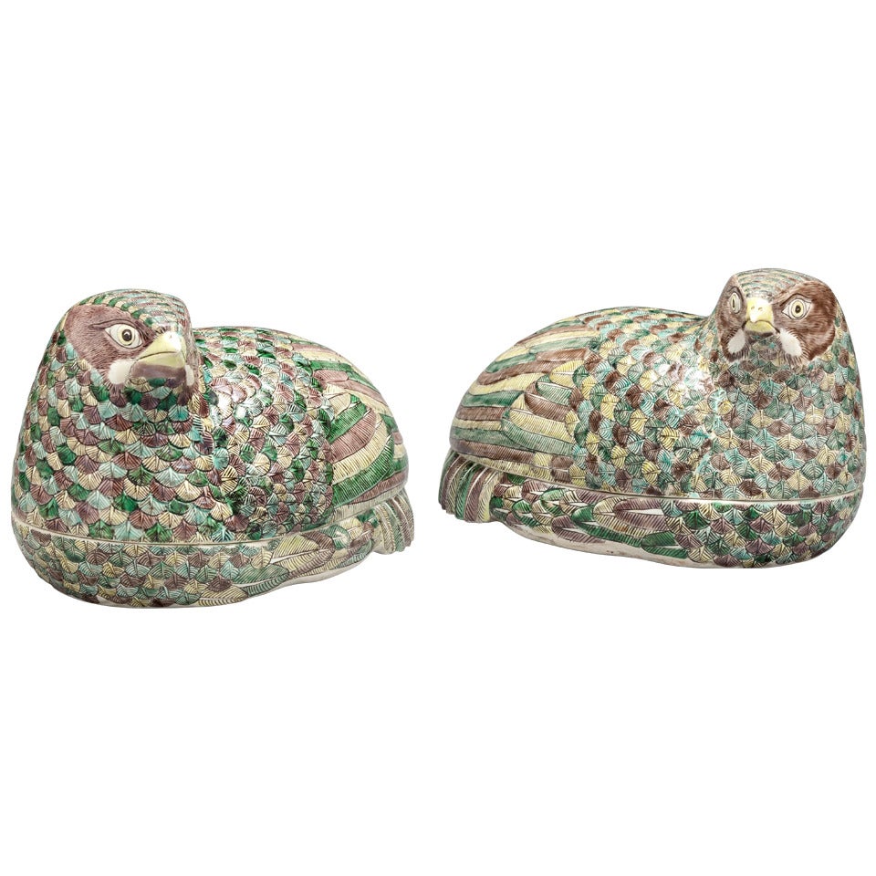 Pair of Small Famille Verte Quail-Form Tureens and Covers For Sale