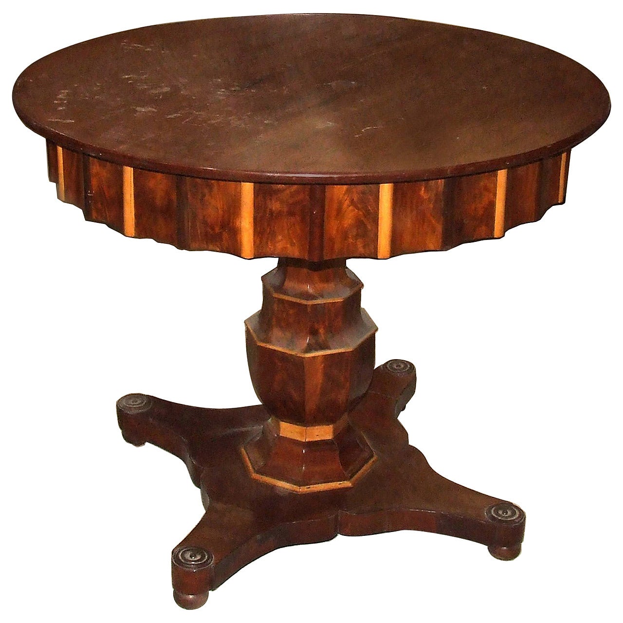 Beautiful Table Elizabethan Style For Sale