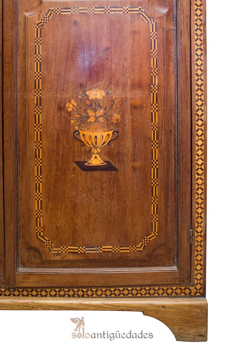 Neoclassical Corner Cabinet Carlos IV of Mahogany and Inlaid, 18th Century For Sale
