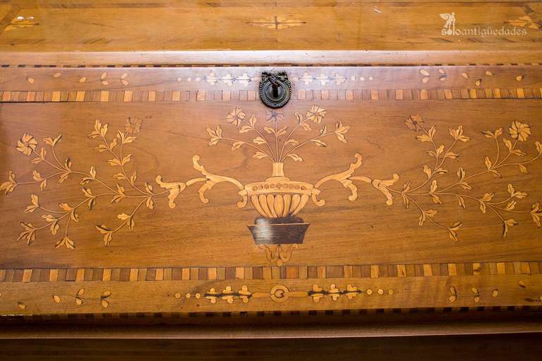 18th Century and Earlier Stunning Bureau Carlos IV Style, 18th Century For Sale