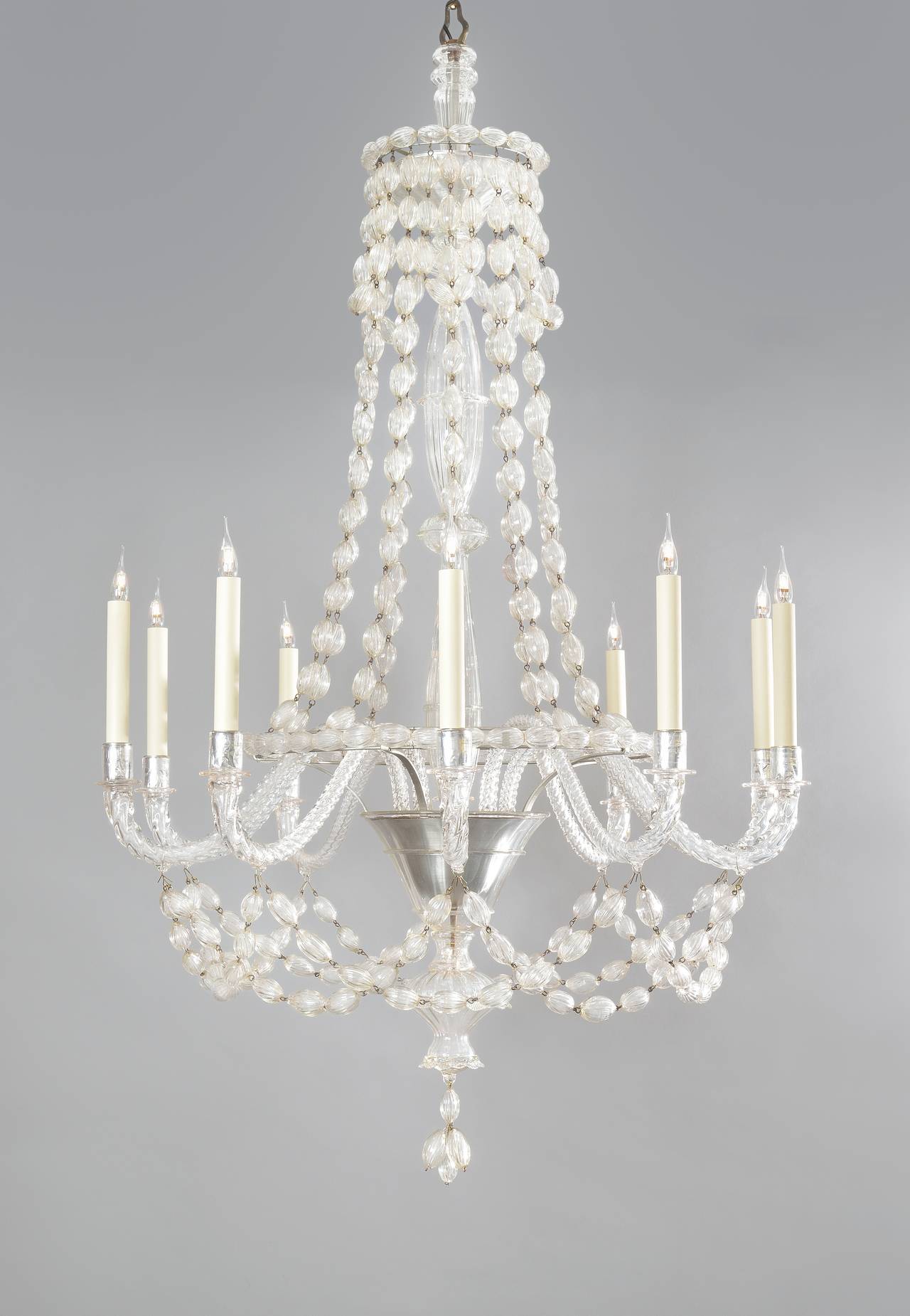 Elegant chandelier by Barovier e Toso.
Composed of ten candelabra bulbs.