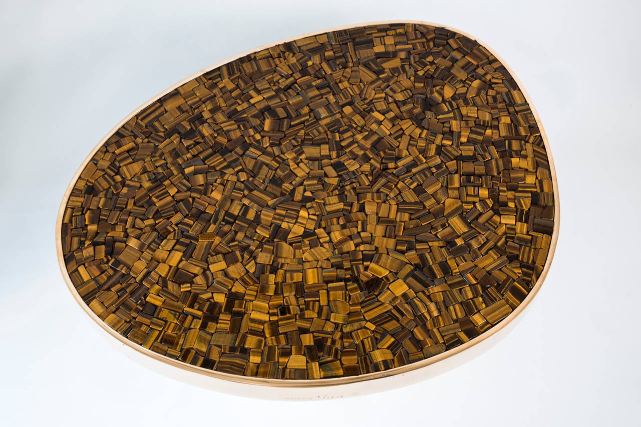 Kam Tin
Pair of coffee table, 2015.
Bronze, brass, tiger's eye.
Two heights: H: 35 cm / 27 cm.
W: 60 cm.
D: 50 cm.
Stamped Kam Tin.