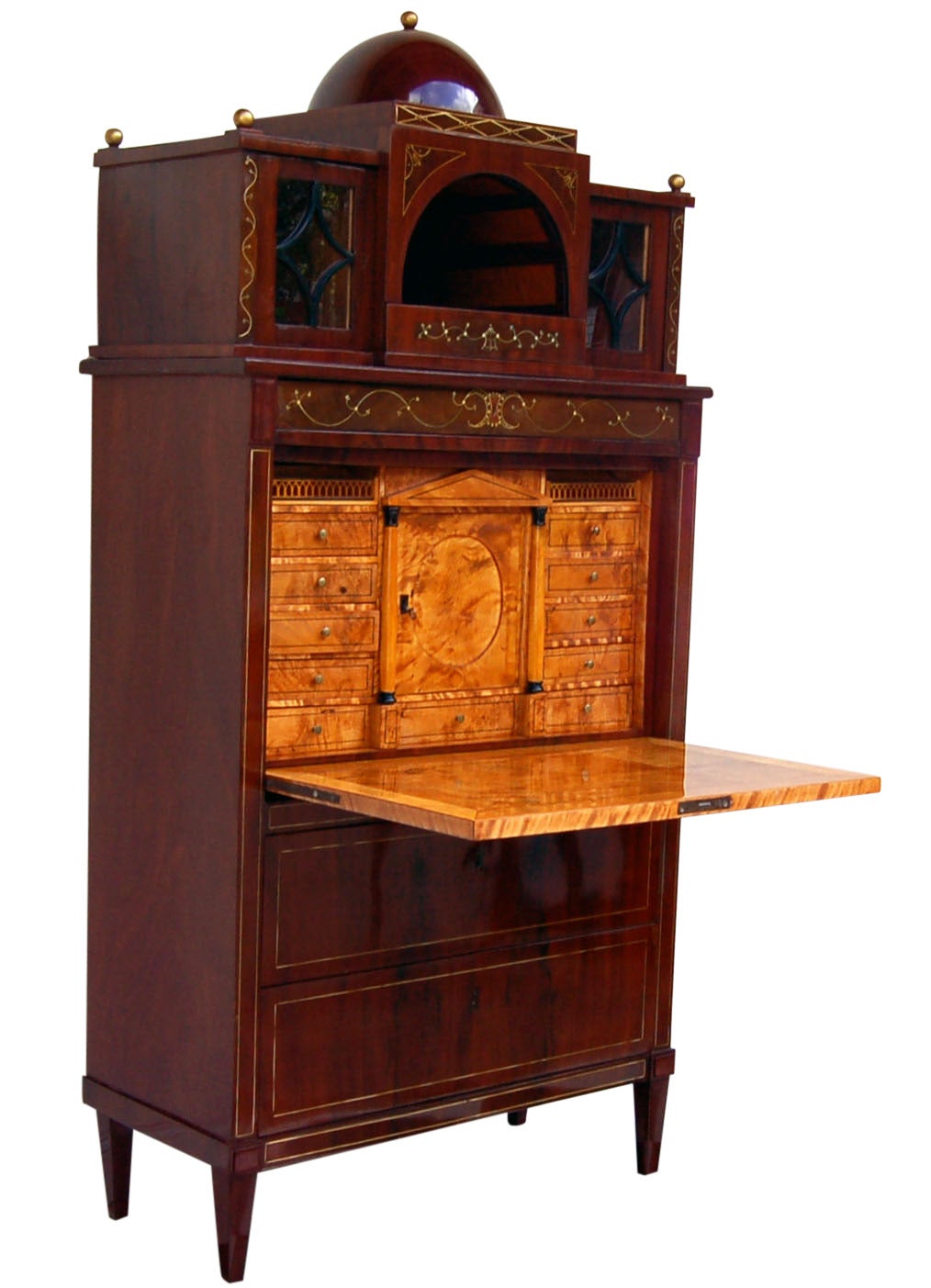 Neo-Classical period secretary from Hamburg, circa 1805. Made of mahogany and other real woods.

It is of the provenience of an important family from the Hanseatic city of Hamburg. The elegant centerpiece resembles a temple and is made of