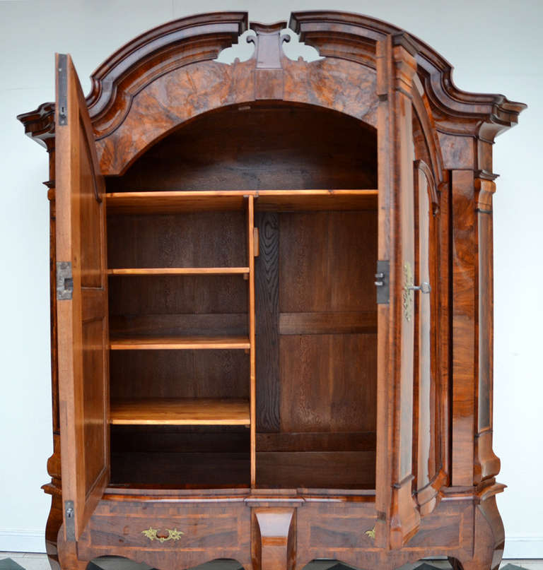 Oak Baroque Style Hallway Cabinet from Northern Germany, circa 1730 For Sale