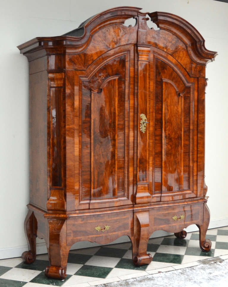 Baroque Style Hallway Cabinet from Northern Germany, circa 1730 In Excellent Condition For Sale In Kiel, Schleswig-Holstein