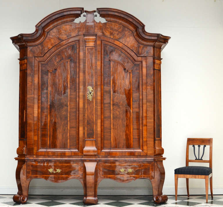 Exclusive baroque style hallway cabinet made from the finest walnut veneer on a solid oak wood core.

This is an authentic 1730s cabinet from the manor house of an important noble family. 

The elegant cabinet shows the finest stylistic elements