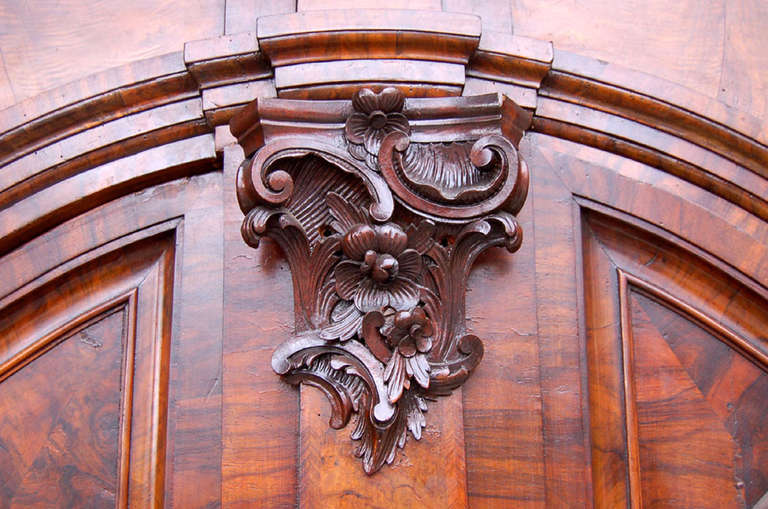 Meuble de rangement de couloir baroque couronné de Berlin/Brandenburg, vers 1750 Excellent état - En vente à Kiel, Schleswig-Holstein