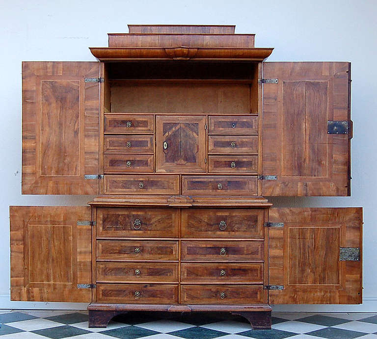 Rare Courtly Cabinet Closet In Excellent Condition For Sale In Kiel, Schleswig-Holstein