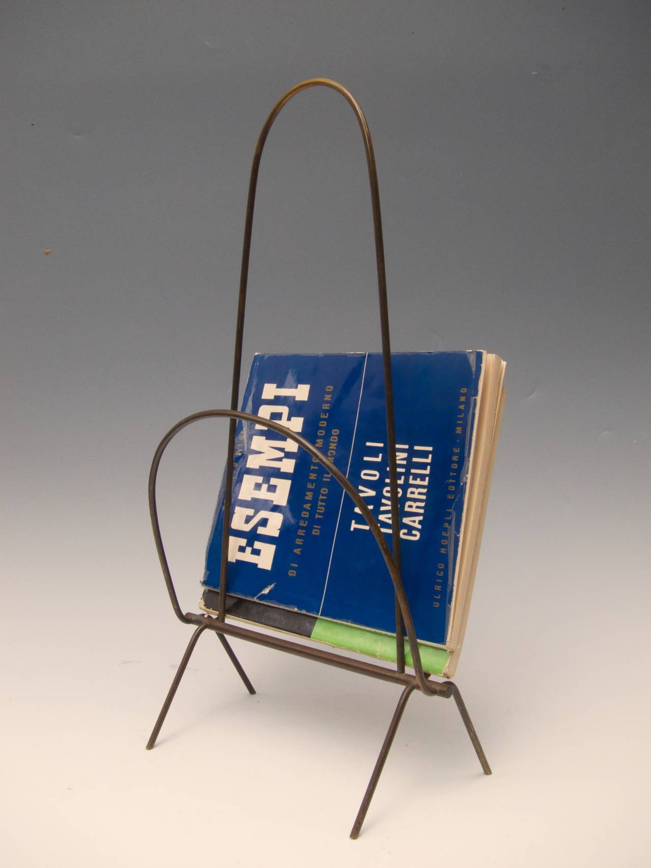 Rare Magazine Rack / newspaper holder by Carl Auböck
Patinated brass
Stamped with the Auböck logo.

1950´s

29 x 18,5 cm, h 55,3 cm / 11,42 x 7,28 in, h 21,77 in