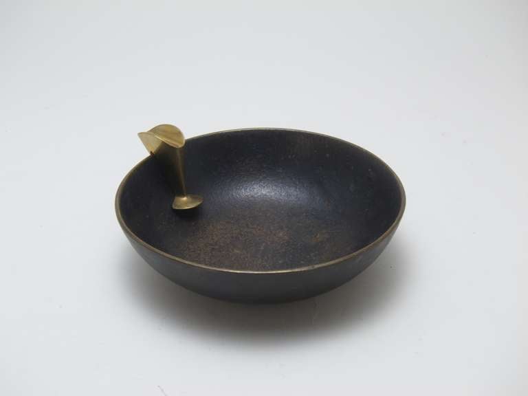 ASHTRAY with stopper,
1950´s by Carl AUBOCK
brass patinated, hammered finish, stopper polished brass
signed: MADE IN AUSTRIA