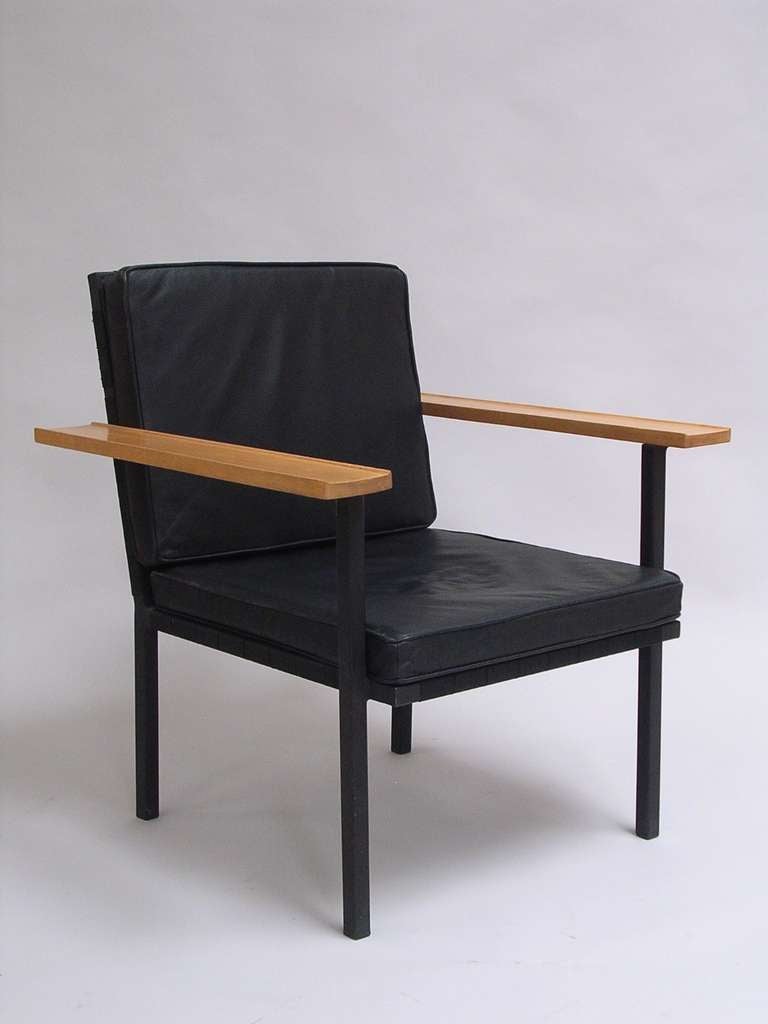 Minimalist armchairs by Professor Carl Auböck, circa 1955.
Black lacquered metal frame, beechwood armrests, seat and backrest with black strap support and black leather covered cushions.

Literature: Eva B. Ottillinger, Möbeldesign der 50er Jahre,