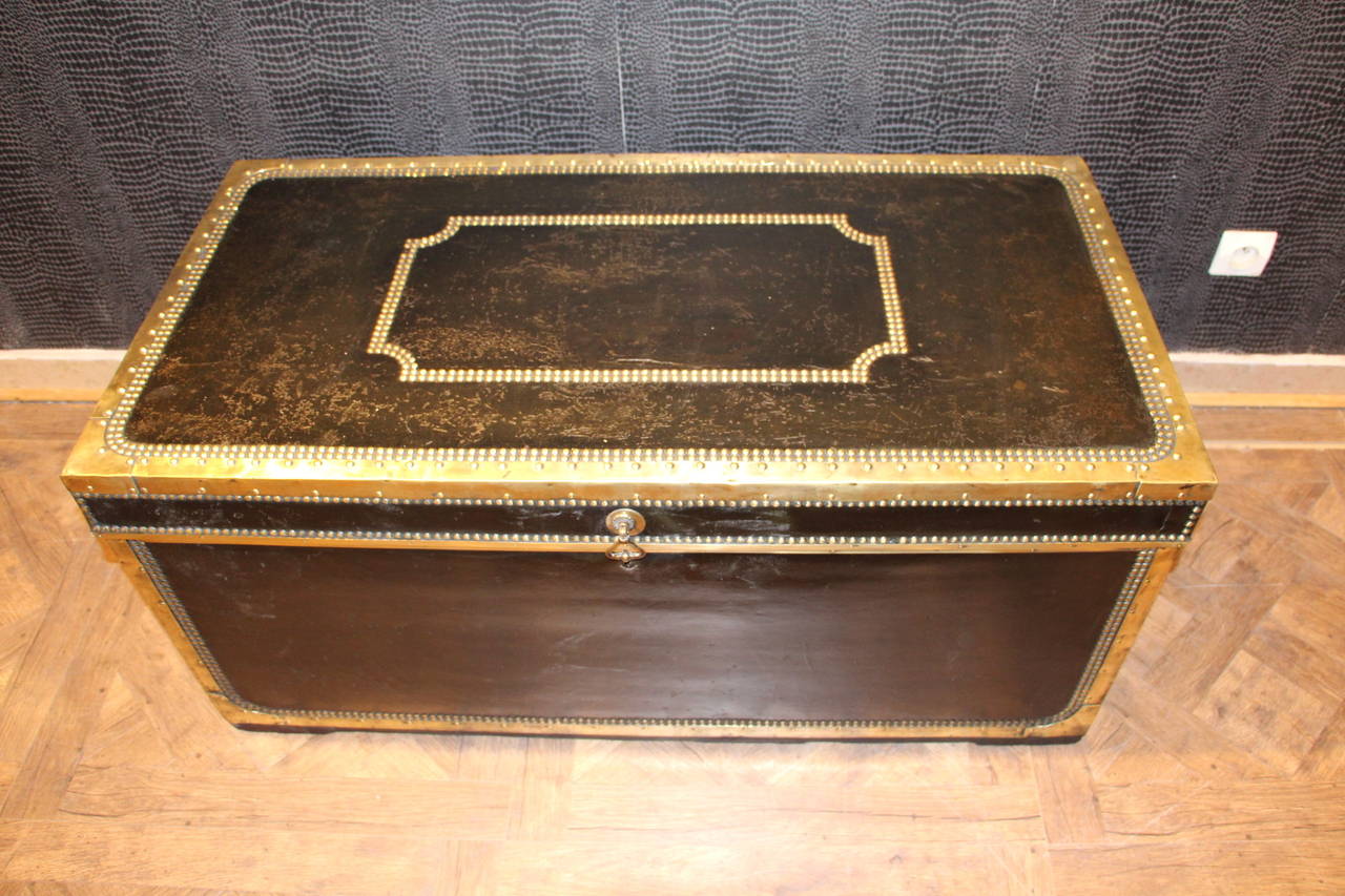 19th Century French Leather and Camphor Wood Steamer Trunk In Excellent Condition In Saint-Ouen, FR