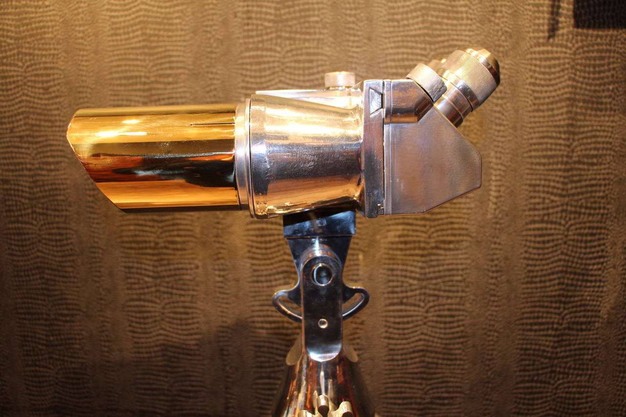 This mid-20th century military observation binoculars on telescopic Stand has been originally designed for detecting of targets by anti-aircraft batteries.
It is all polished aluminum and polished brass.
Superb condition,no damage,optics are in